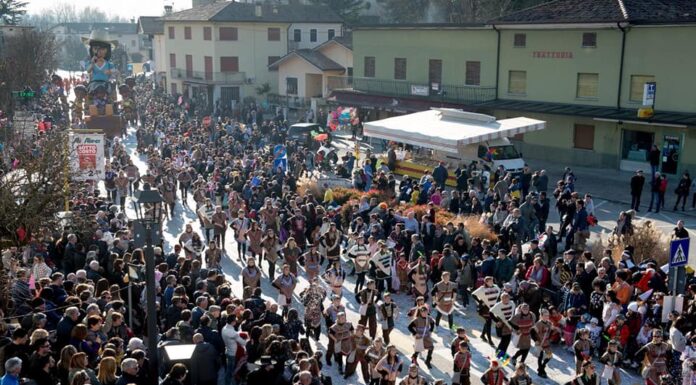 Carnevale: la sfilata dei carri allegorici a Sernaglia della Battaglia