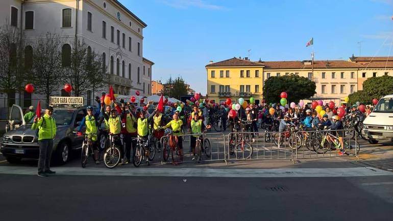 Pedalata per la vita partenza